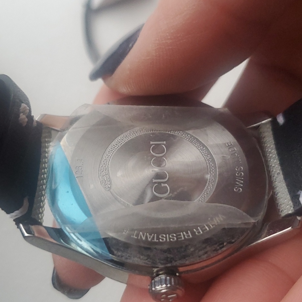 Unisex Gucci watch Good condition - Picture 11 of 17